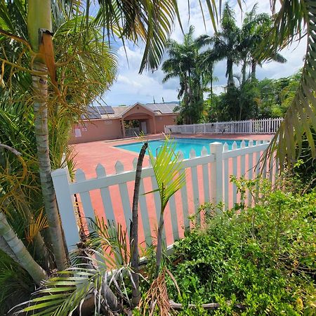 Comfortable Strategic Lodging Quarters Spanish Town Екстер'єр фото