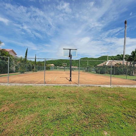 Comfortable Strategic Lodging Quarters Spanish Town Екстер'єр фото
