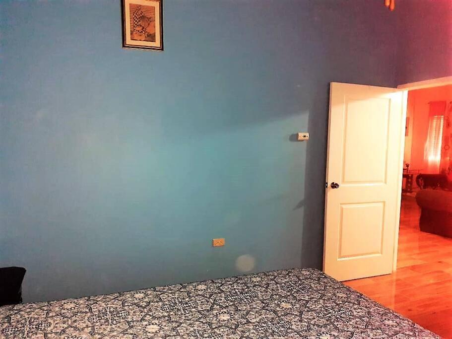 Comfortable Strategic Lodging Quarters Spanish Town Екстер'єр фото
