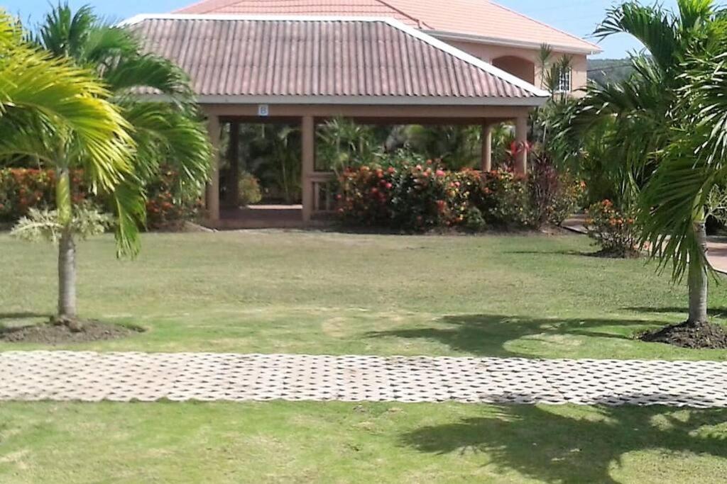 Comfortable Strategic Lodging Quarters Spanish Town Екстер'єр фото