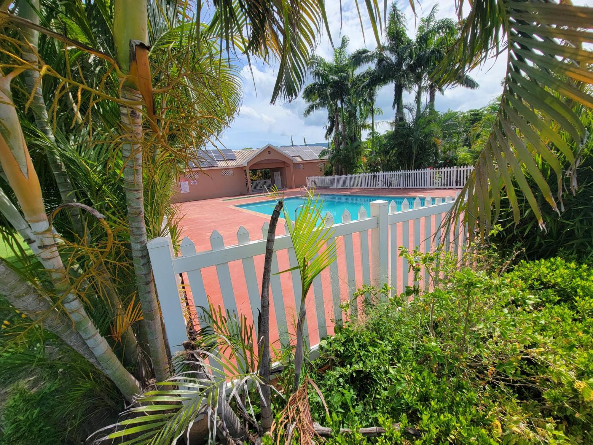 Comfortable Strategic Lodging Quarters Spanish Town Екстер'єр фото