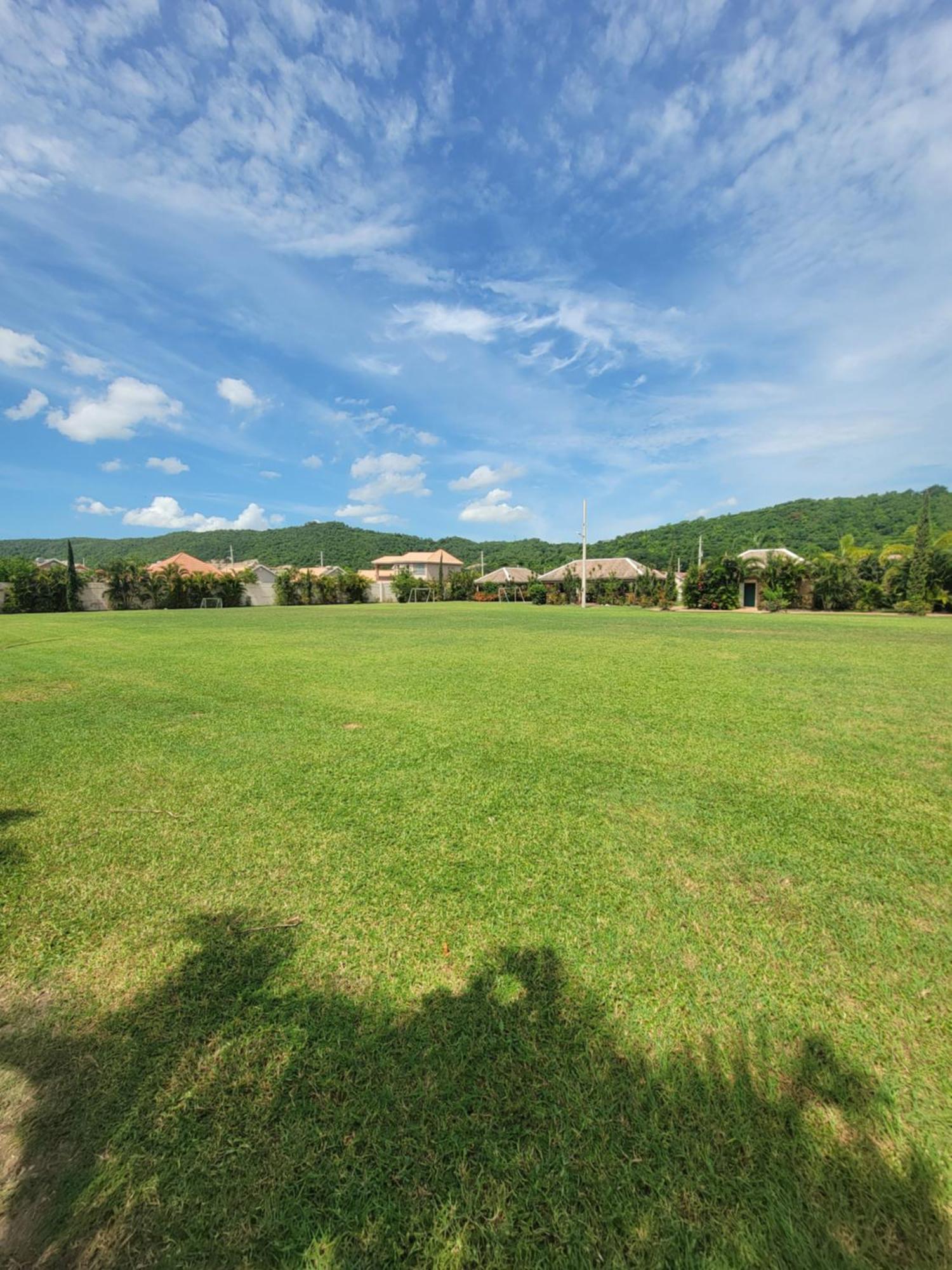Comfortable Strategic Lodging Quarters Spanish Town Екстер'єр фото