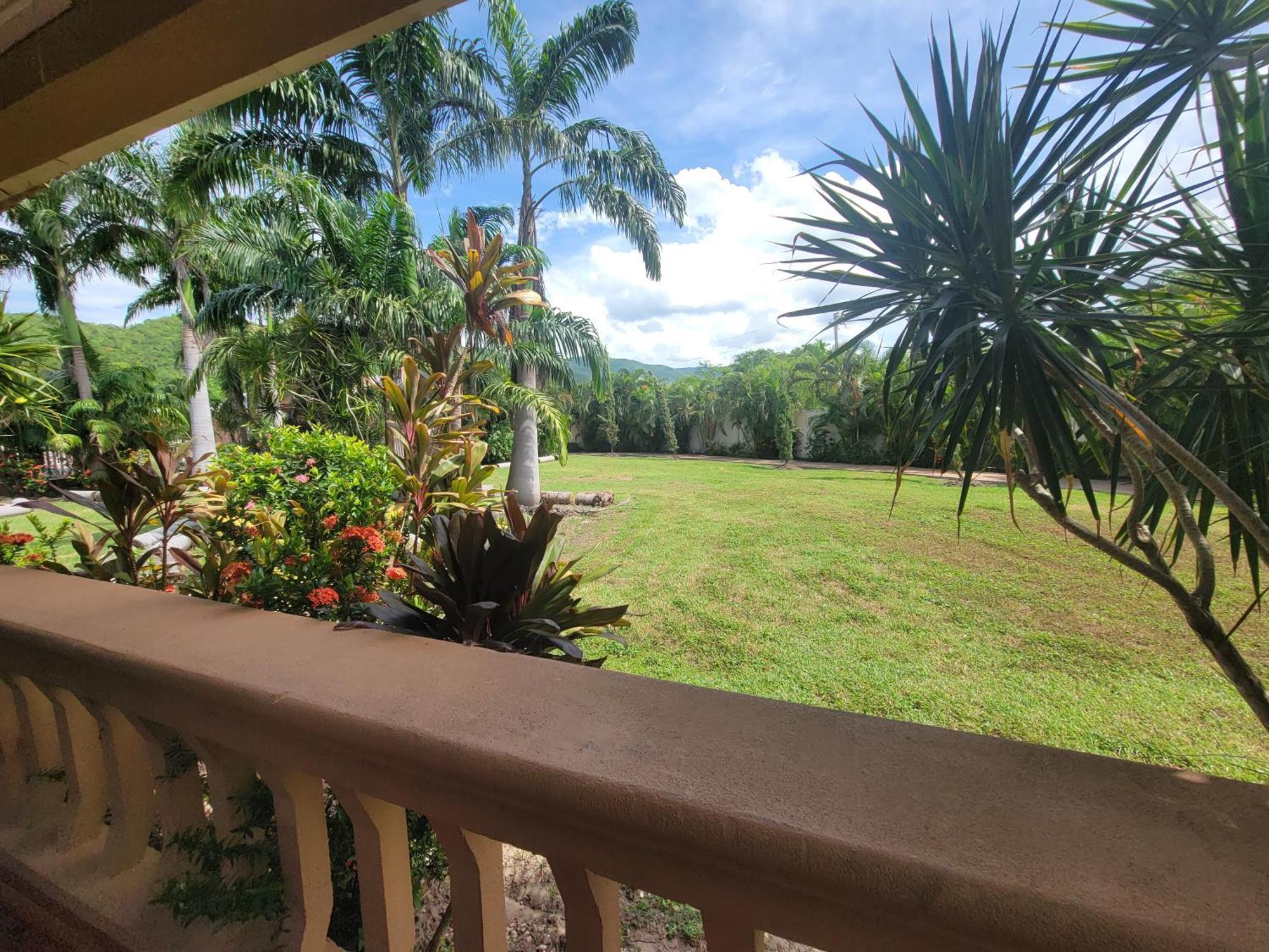 Comfortable Strategic Lodging Quarters Spanish Town Екстер'єр фото