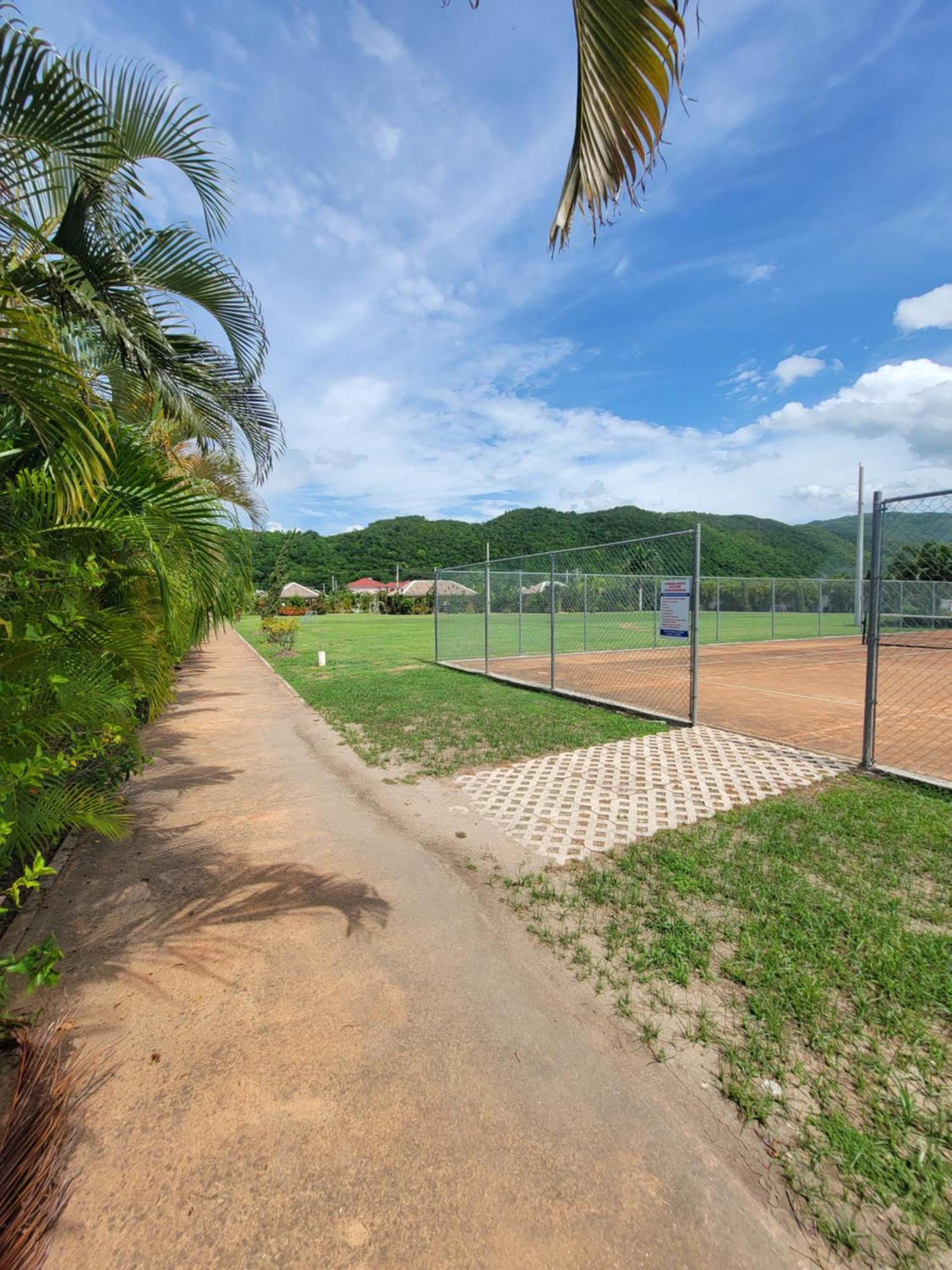 Comfortable Strategic Lodging Quarters Spanish Town Екстер'єр фото