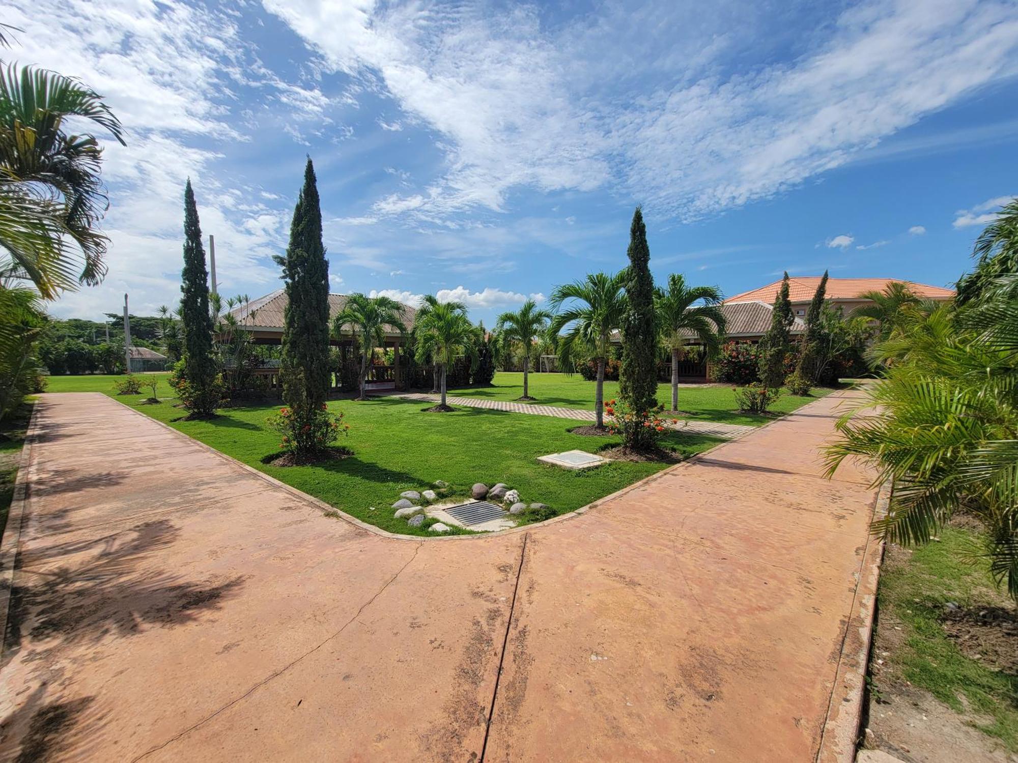 Comfortable Strategic Lodging Quarters Spanish Town Екстер'єр фото