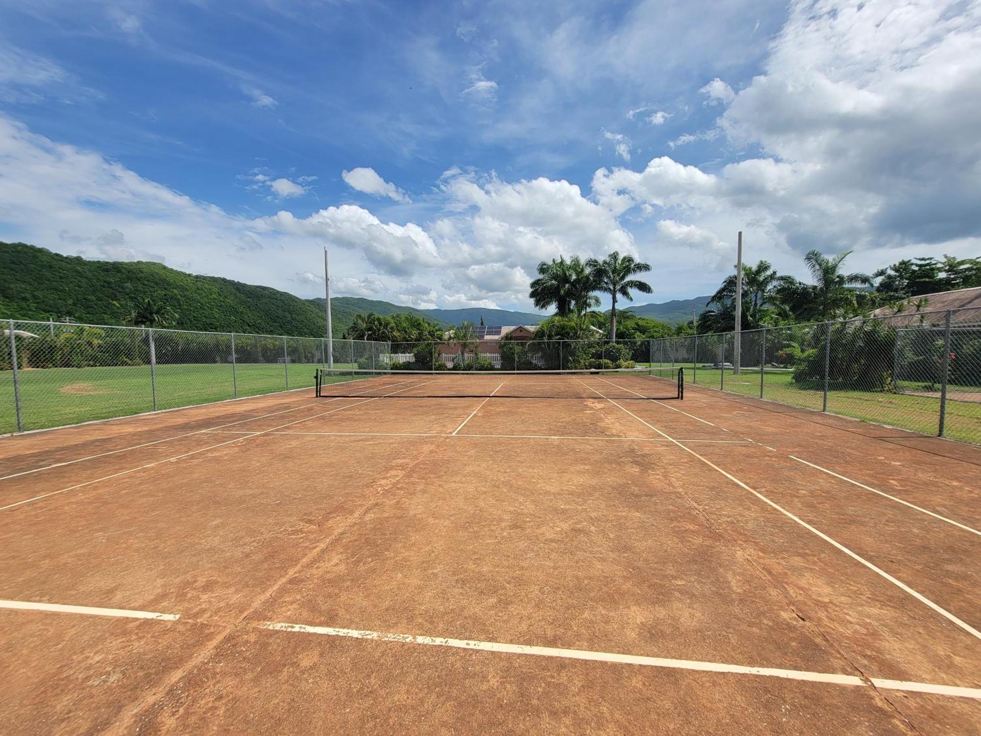 Comfortable Strategic Lodging Quarters Spanish Town Екстер'єр фото