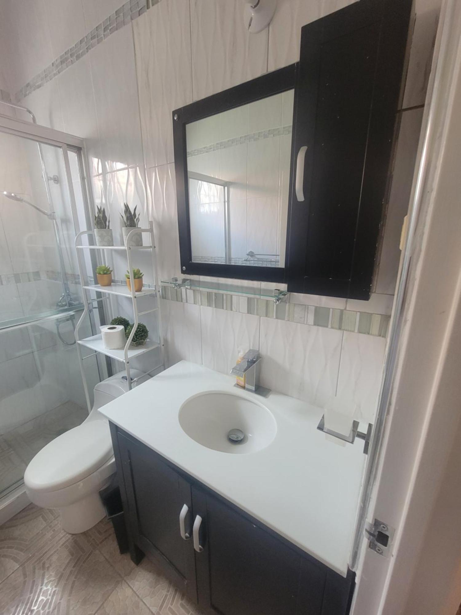 Comfortable Strategic Lodging Quarters Spanish Town Екстер'єр фото