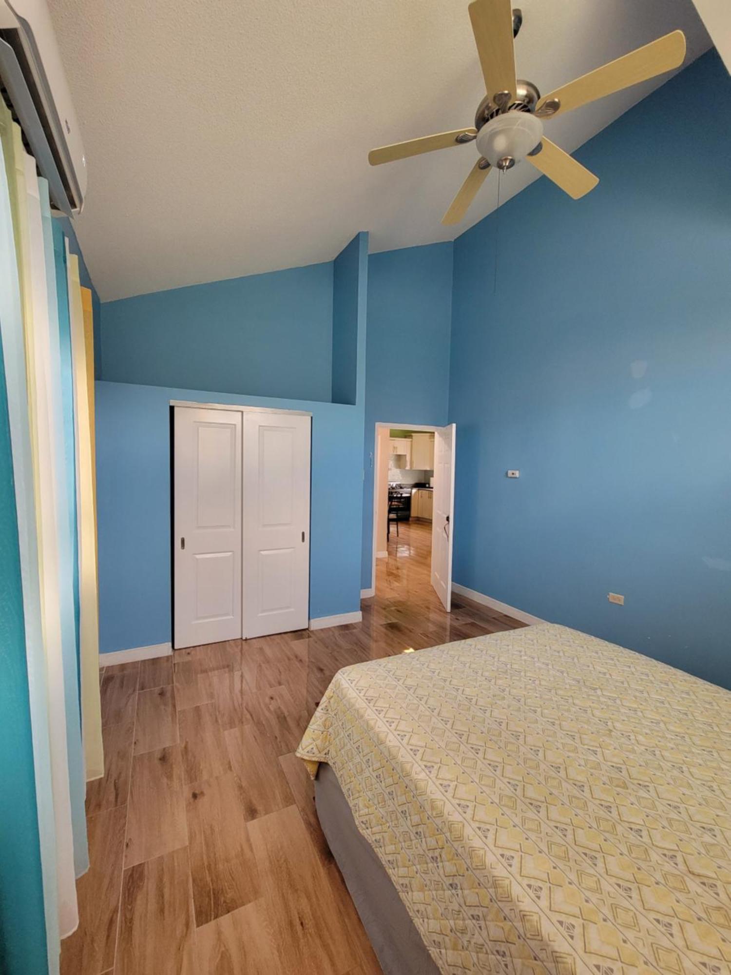 Comfortable Strategic Lodging Quarters Spanish Town Екстер'єр фото