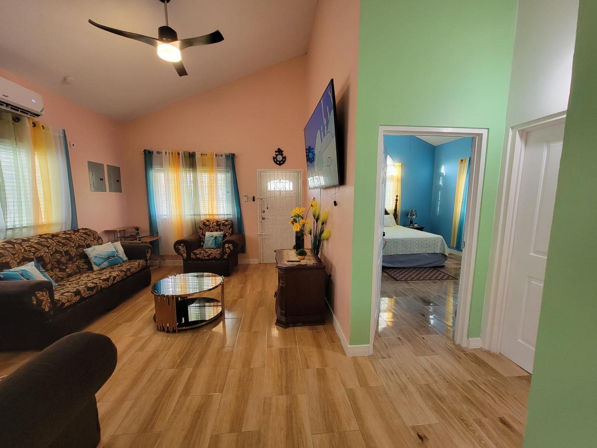 Comfortable Strategic Lodging Quarters Spanish Town Екстер'єр фото