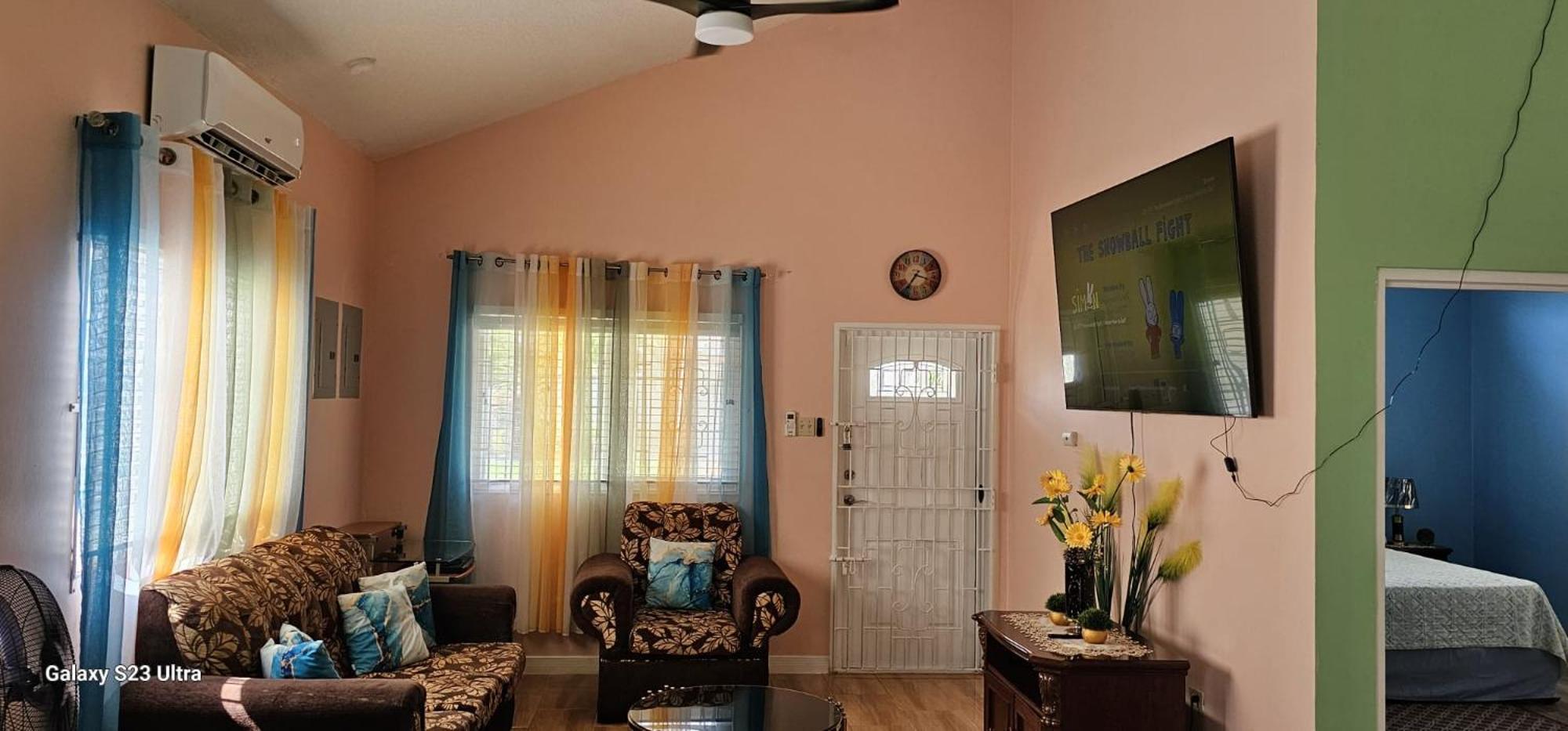 Comfortable Strategic Lodging Quarters Spanish Town Екстер'єр фото