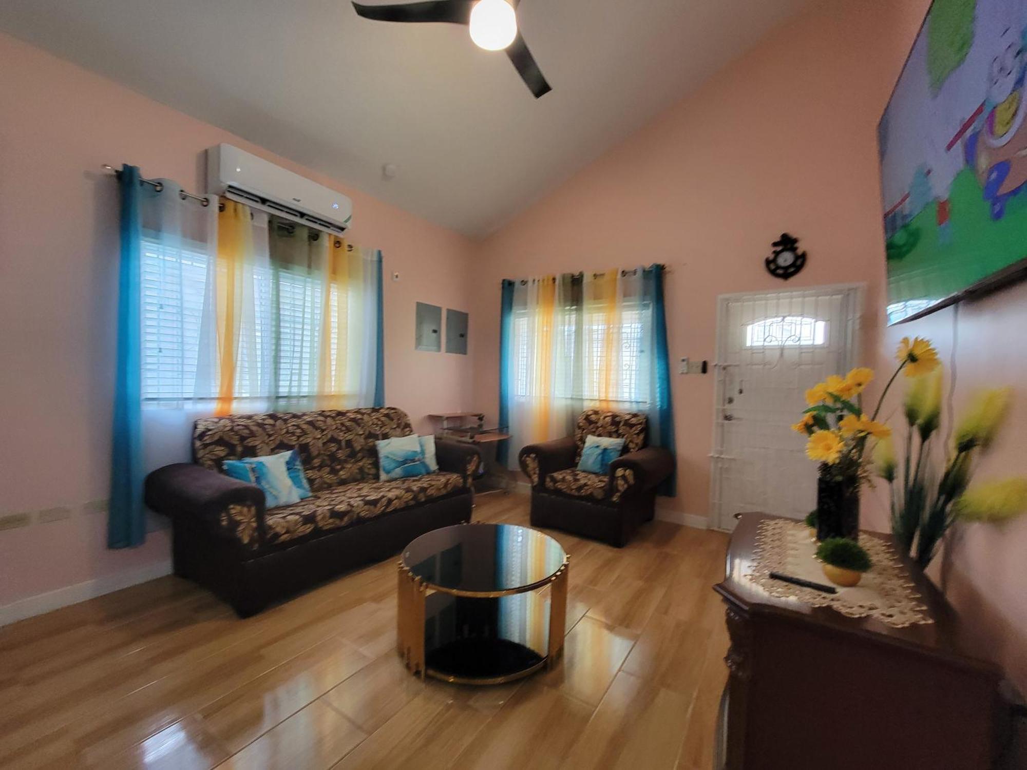 Comfortable Strategic Lodging Quarters Spanish Town Екстер'єр фото